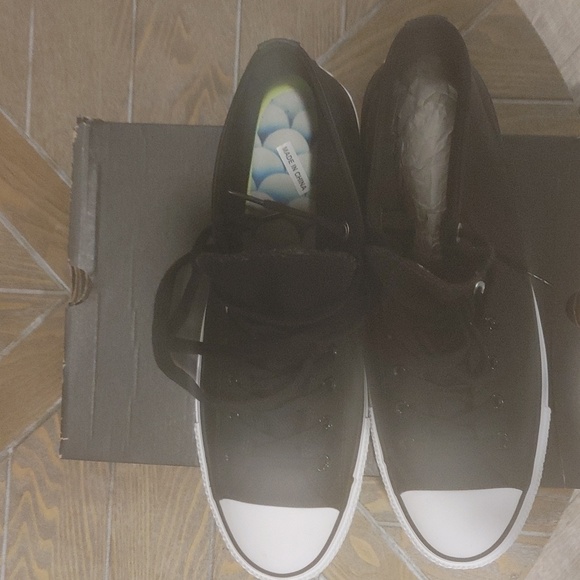 Black Leather Converse shoes - Picture 2 of 6